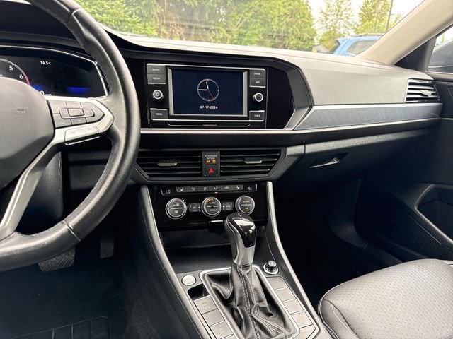 Used 2024 Volkswagen Jetta SE FWD image 22