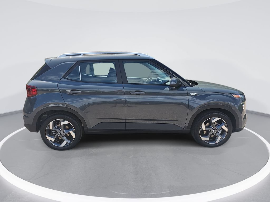 New 2026 Hyundai Venue SEL FWD image 4