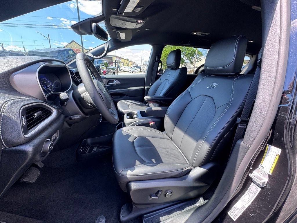 Used 2026 Chrysler Pacifica Select w/ S Appearance Package FWD image 13
