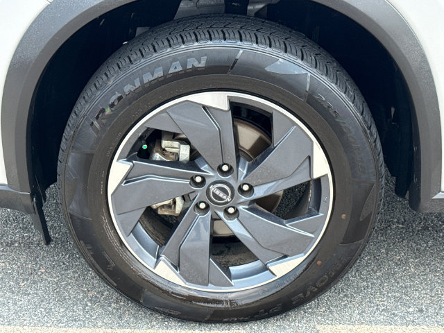 Used 2025 Nissan Rogue SV FWD image 11