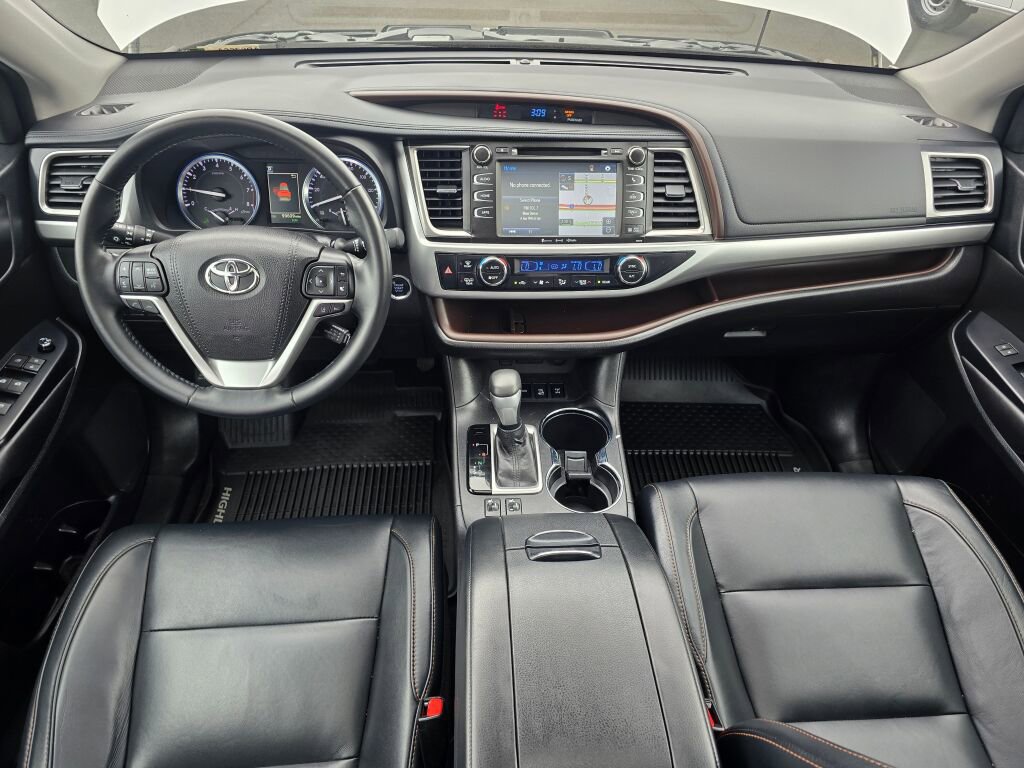 Used 2017 Toyota Highlander XLE AWD/4WD image 16