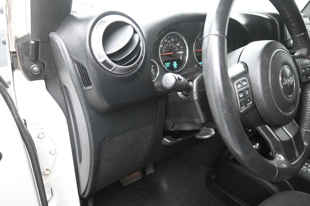 Used 2017 Jeep Wrangler Sport w/ Connectivity Group AWD/4WD image 17