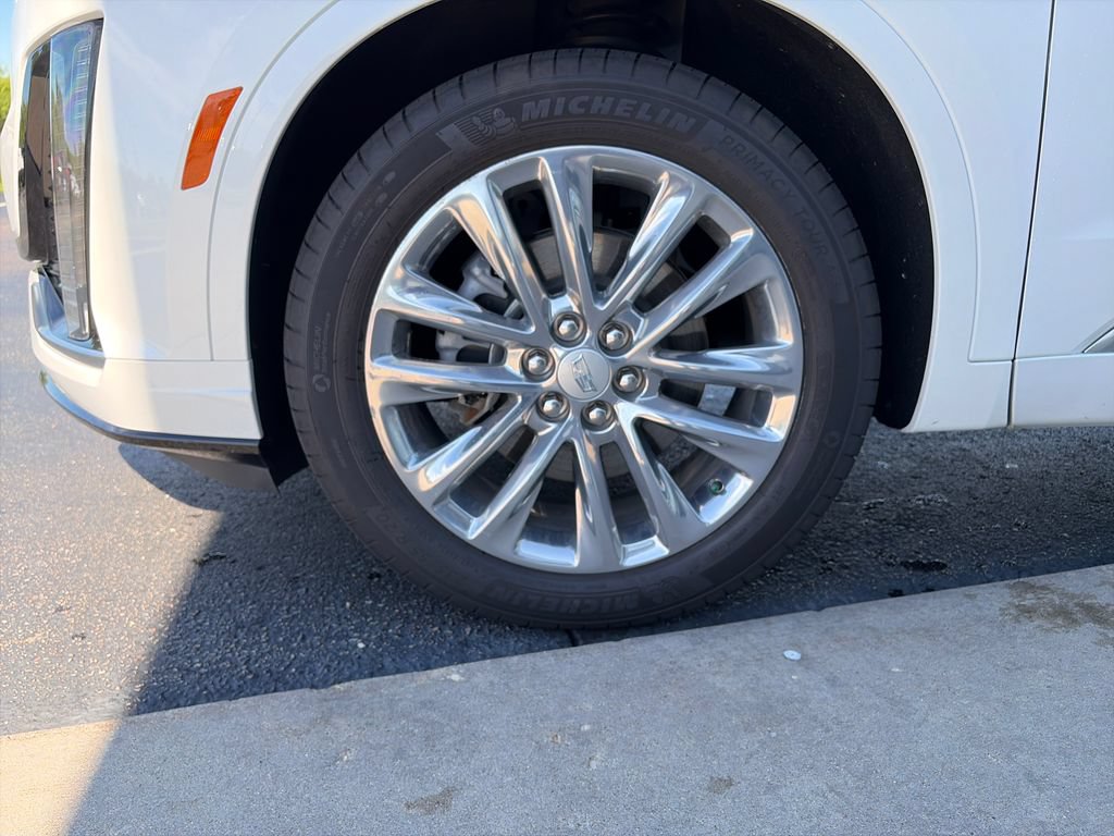 Certified 2024 Cadillac XT6 Premium Luxury w/ LPO, Floor Liner Package AWD/4WD image 34