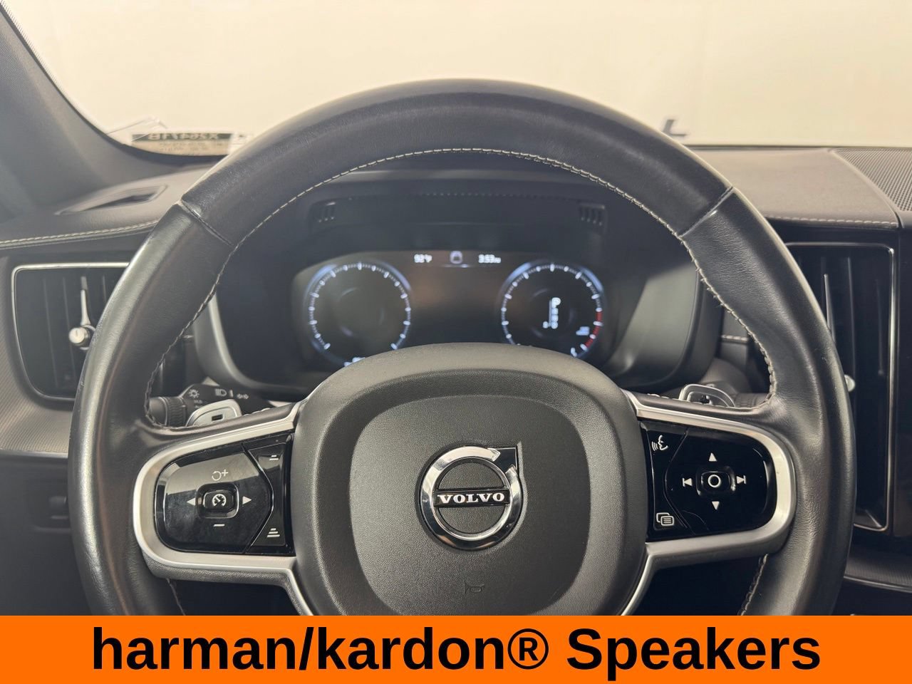 Used 2020 Volvo XC60 T5 R-Design AWD/4WD image 14