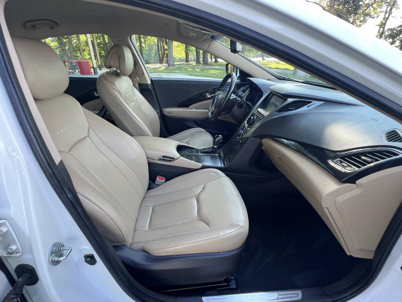 Used 2013 Hyundai Azera FWD image 30