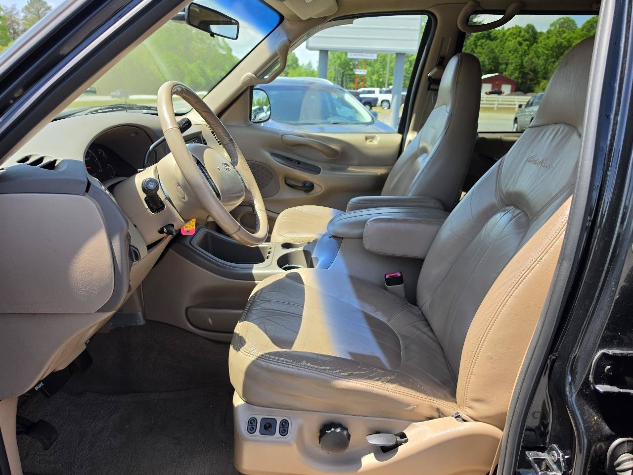 Used 1999 Ford Expedition XLT AWD/4WD image 3