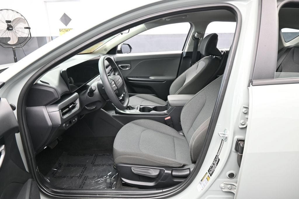 Used 2025 Kia K4 FWD image 11