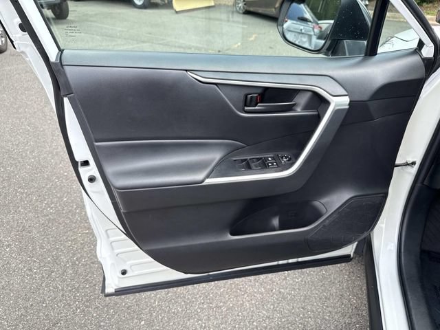 Used 2022 Toyota RAV4 LE FWD image 13