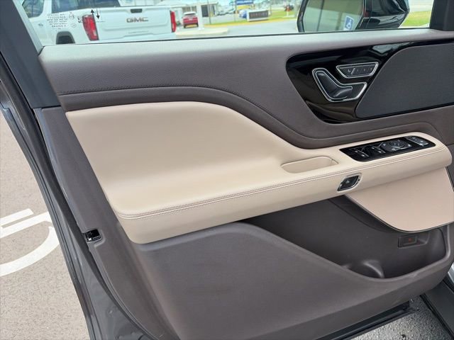 Used 2023 Lincoln Aviator 2WD image 10