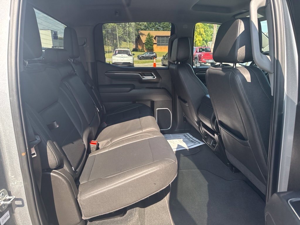 Used 2025 GMC Sierra 1500 SLT AWD/4WD image 39