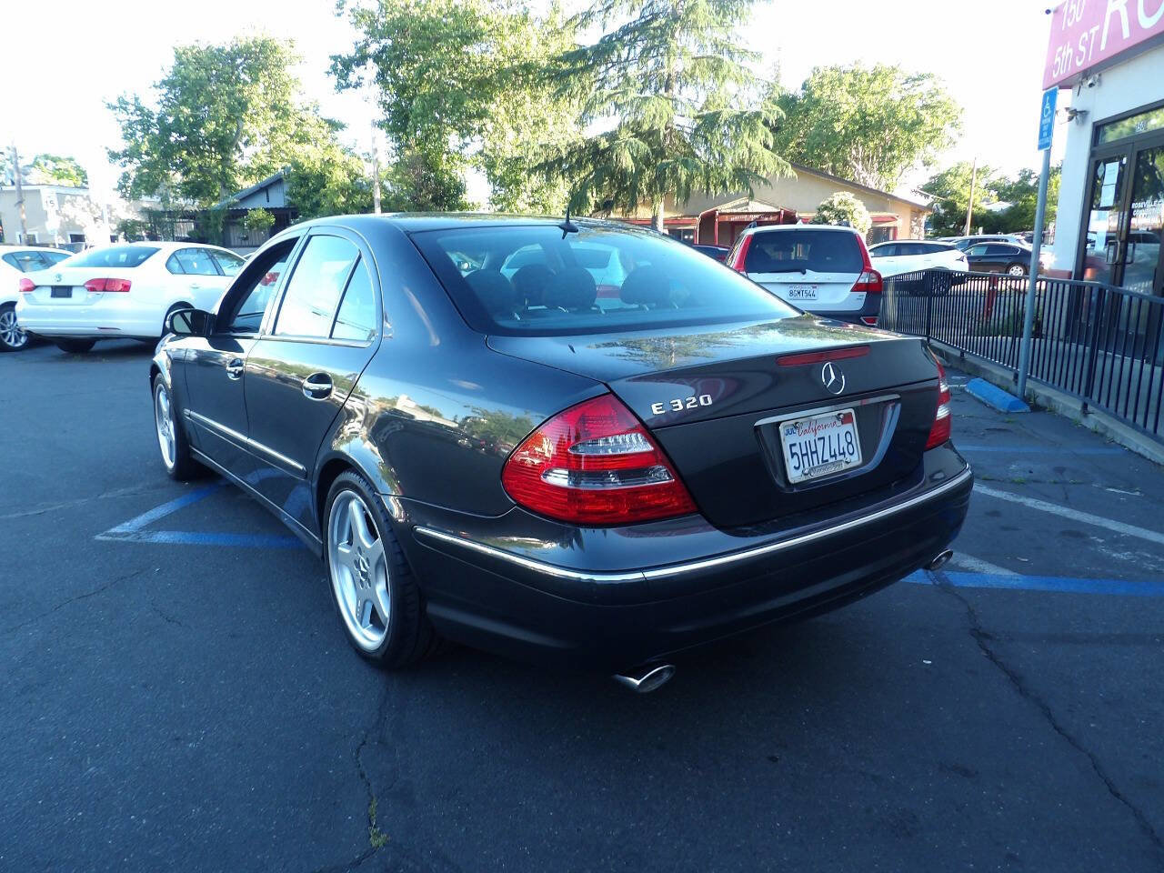 Used 2004 Mercedes-Benz E 320 Sedan image 4