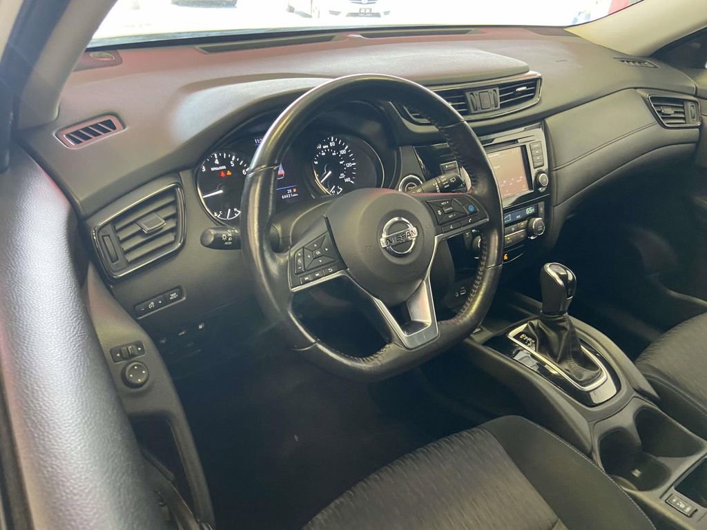 Used 2019 Nissan Rogue SV w/ Premium Package image 13