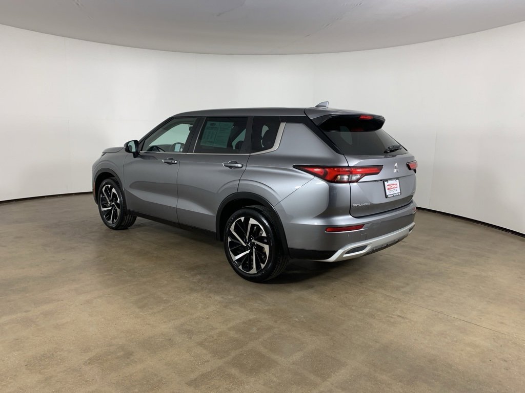 Used 2023 Mitsubishi Outlander SE image 15