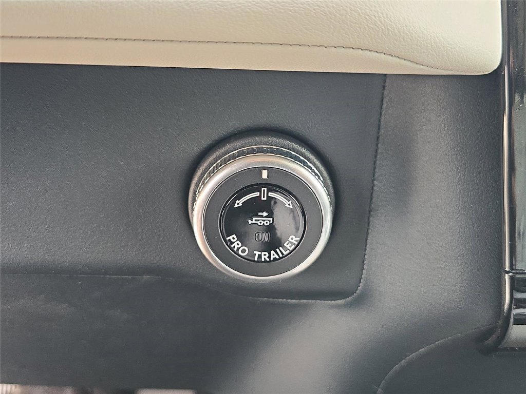 New 2026 Lincoln Navigator Premiere AWD/4WD image 19
