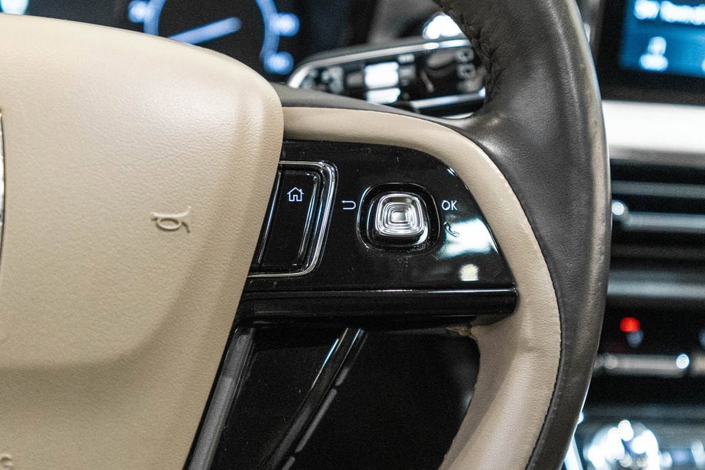 Used 2021 Lincoln Corsair AWD w/ Premium Package image 19