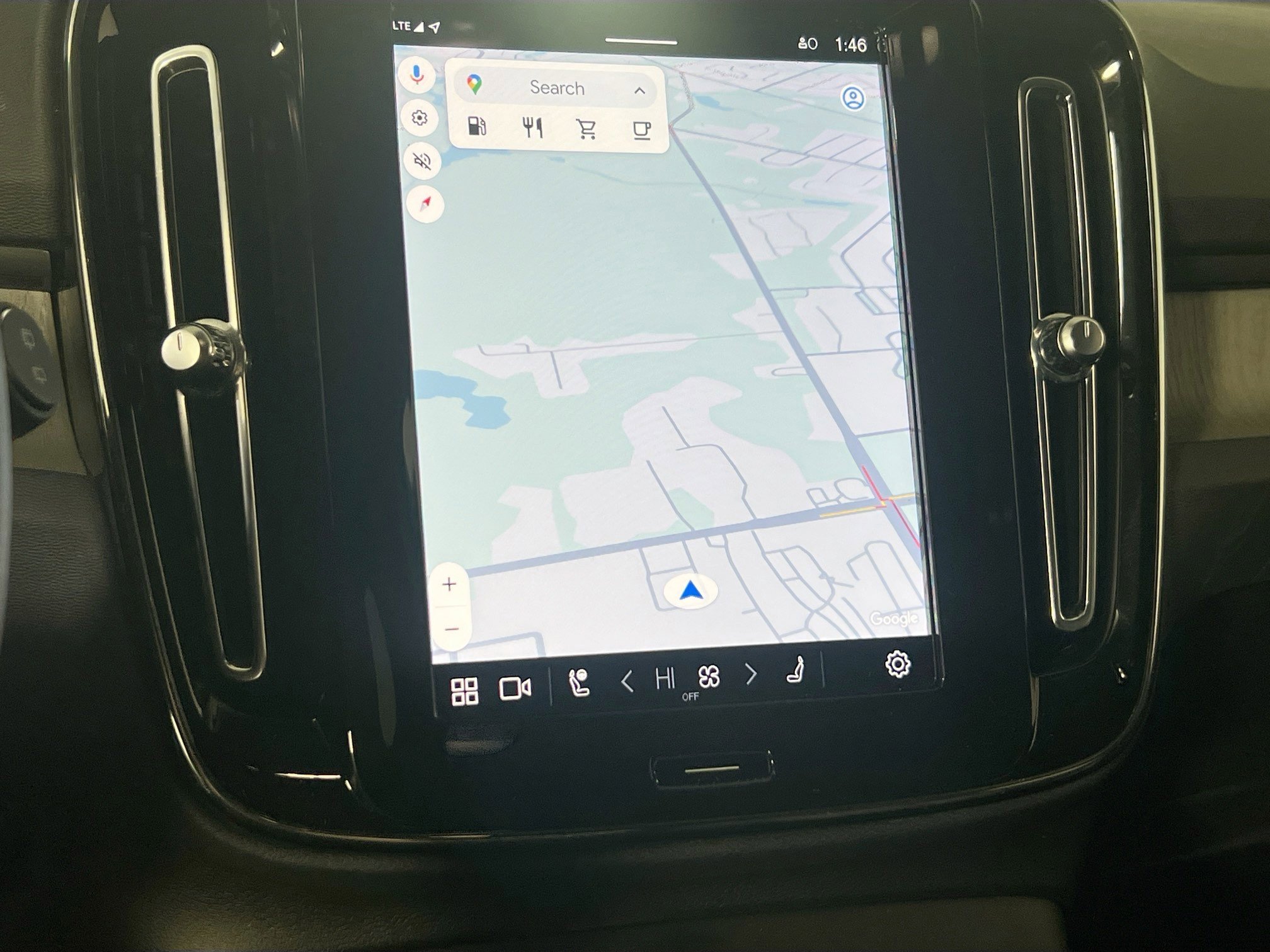 Used 2023 Volvo XC40 B5 Core w/ Climate Package image 13