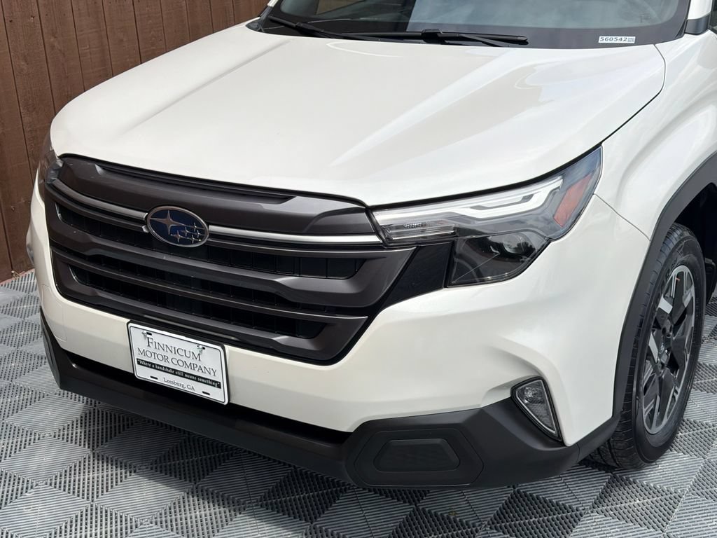 Used 2025 Subaru Forester Premium AWD/4WD image 19