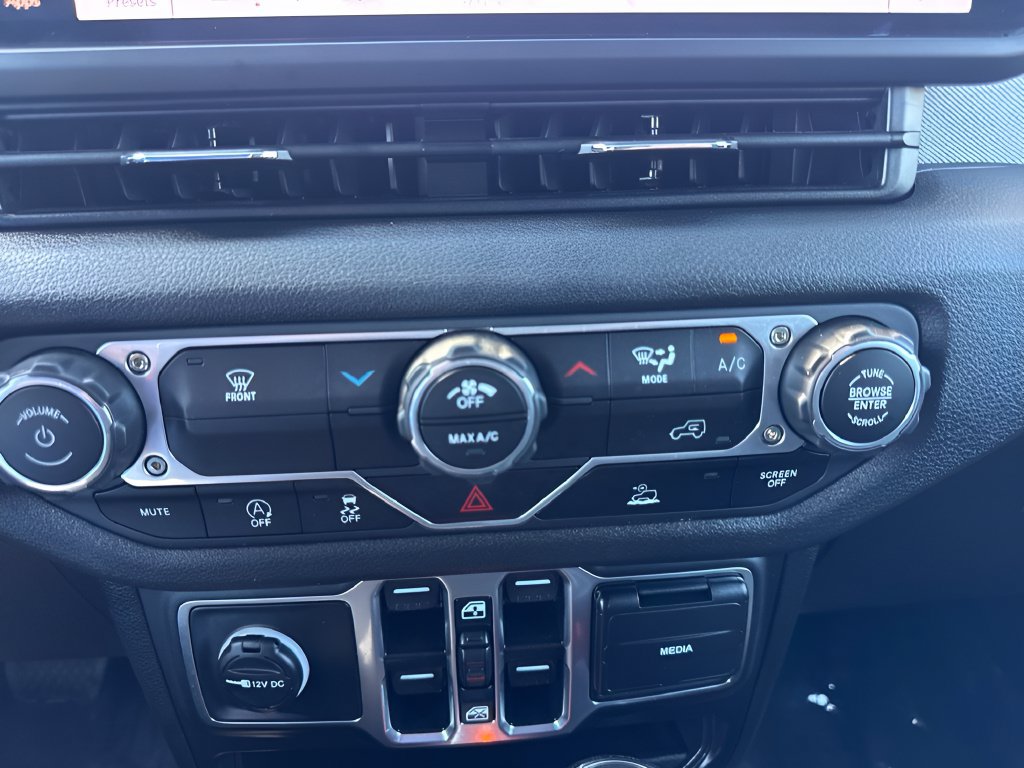 Used 2025 Jeep Wrangler Unlimited Sport AWD/4WD image 15