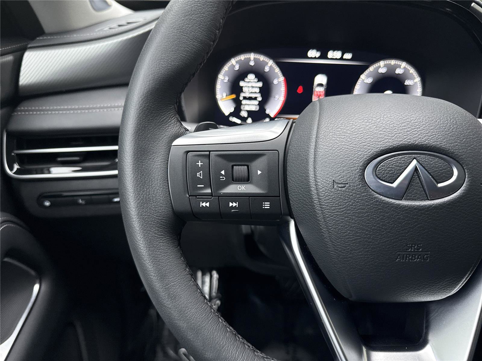 Certified 2025 INFINITI QX60 Luxe w/ Vision Package image 13