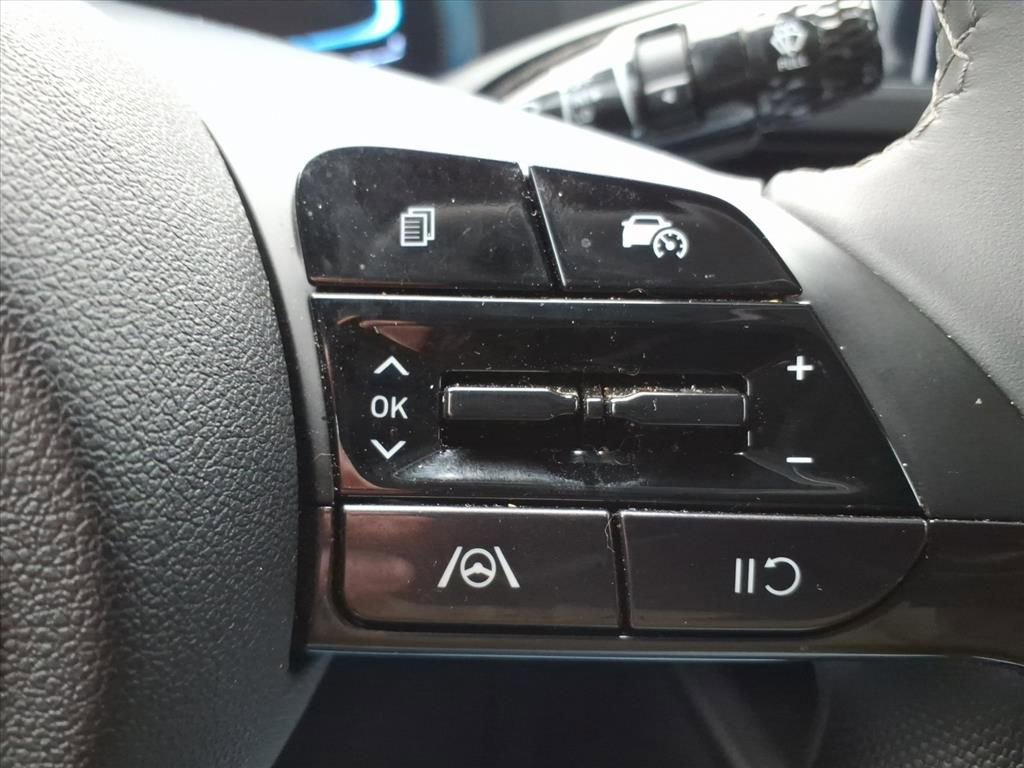 Used 2025 Hyundai Elantra Sport image 21