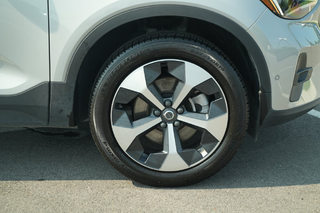 Used 2025 Volvo XC40 B5 Plus AWD/4WD image 48