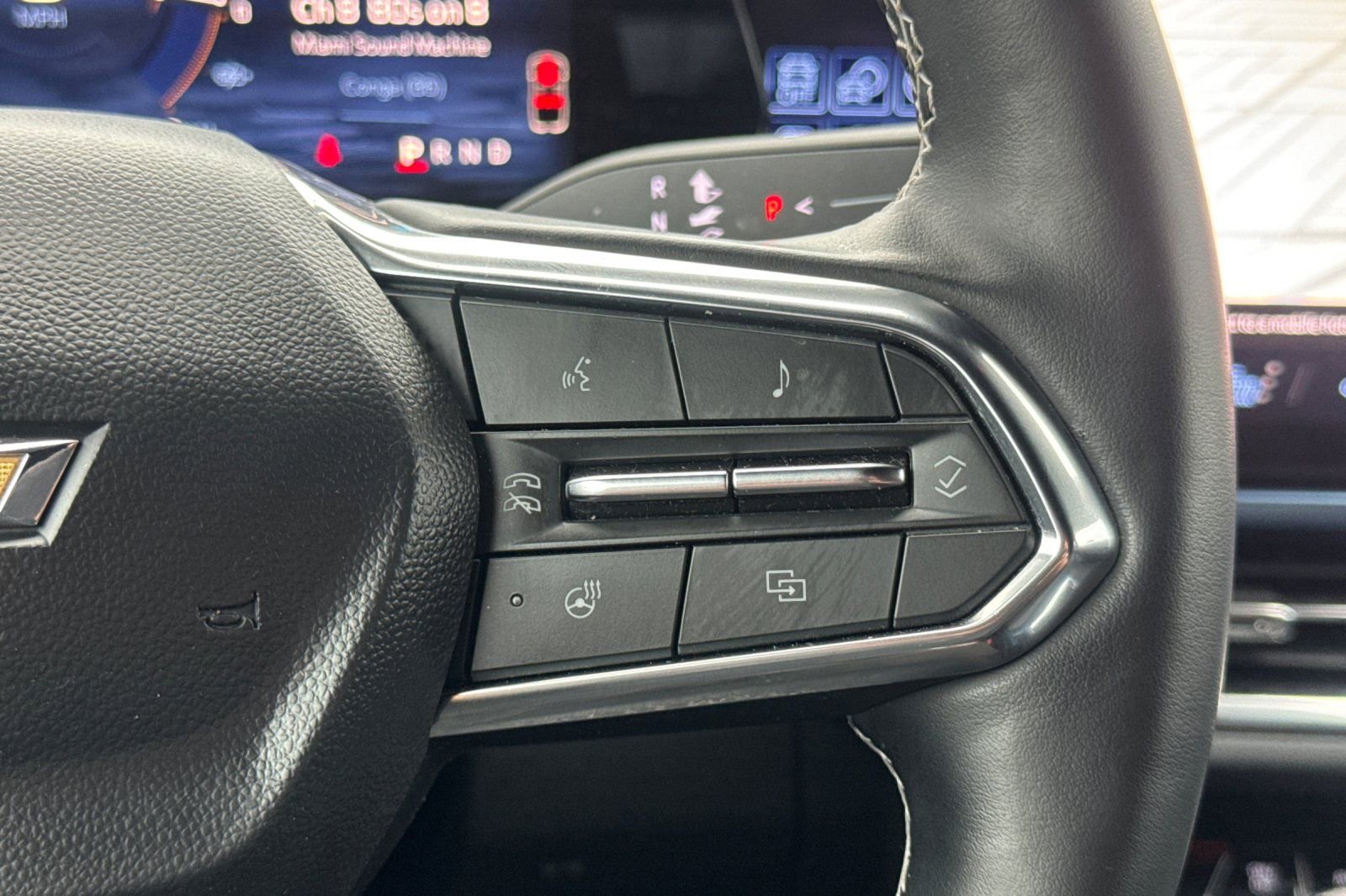 Used 2025 Chevrolet Equinox EV LT w/ Convenience Package FWD image 37