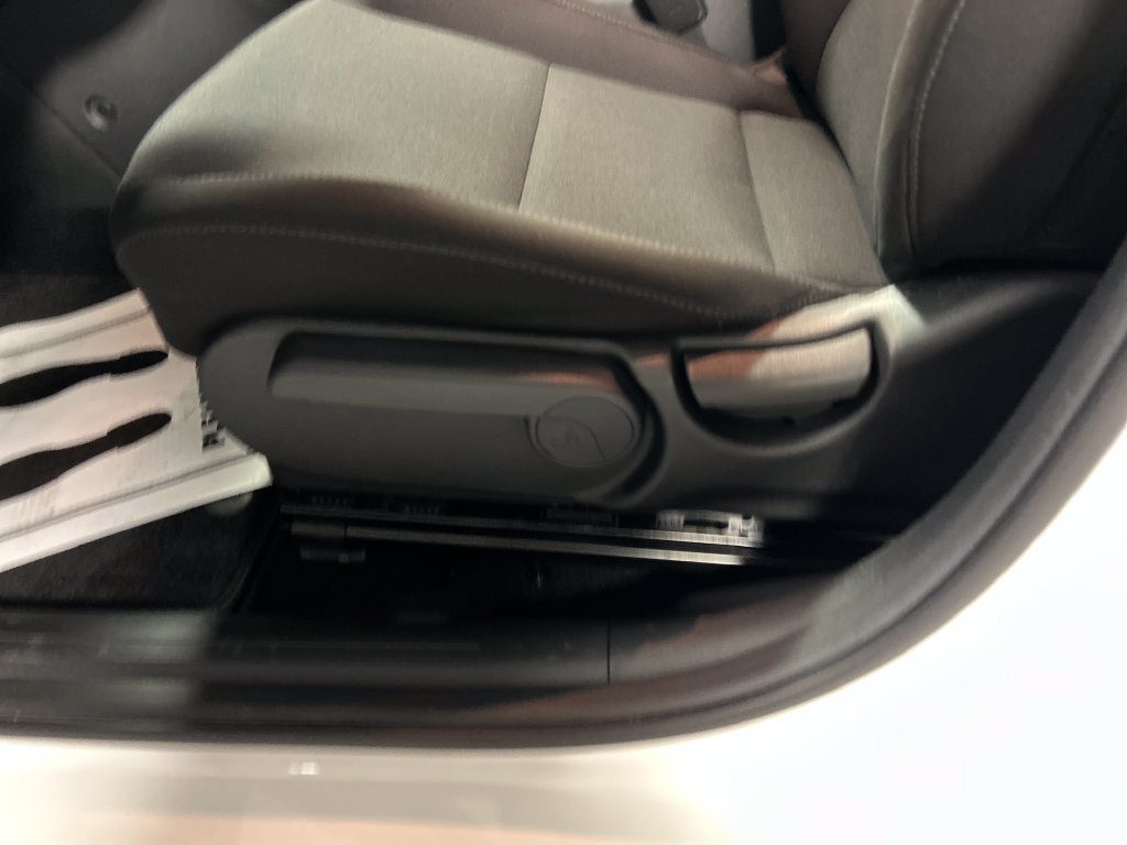 Used 2024 Hyundai Kona SE FWD image 11