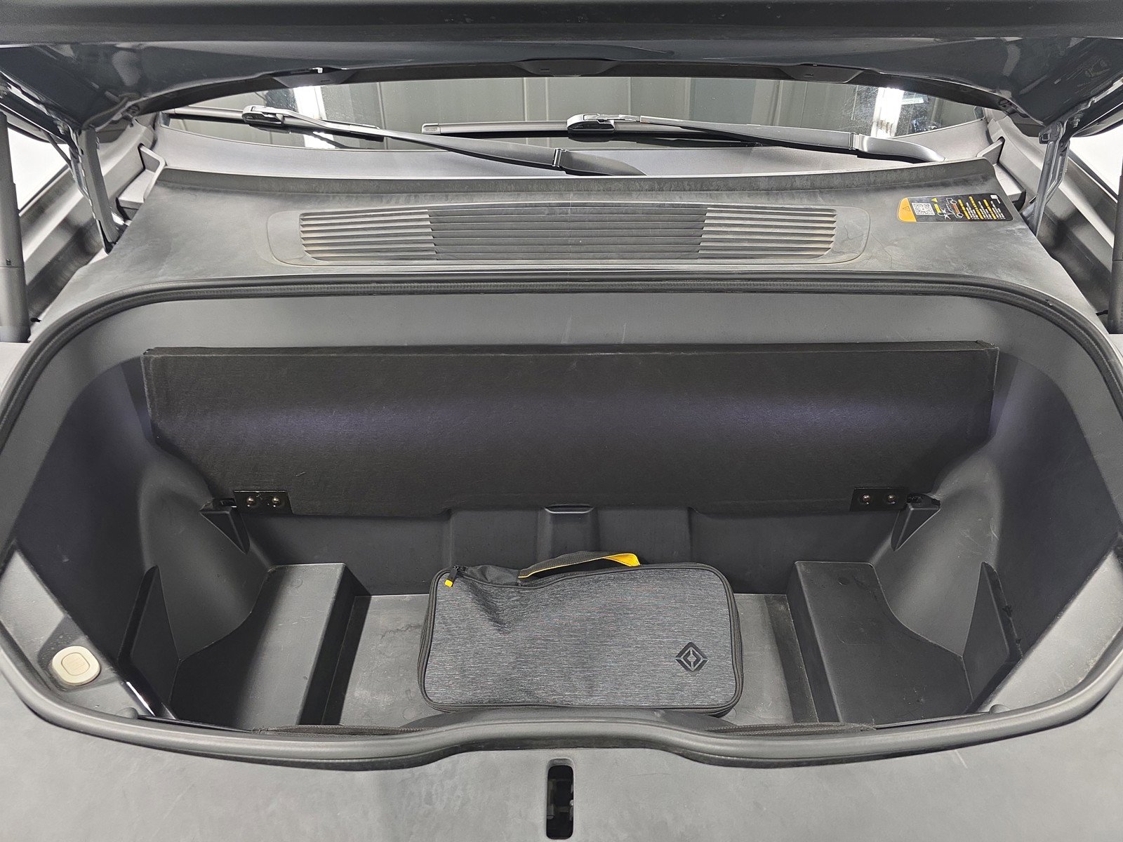 Used 2022 Rivian R1T Adventure image 14