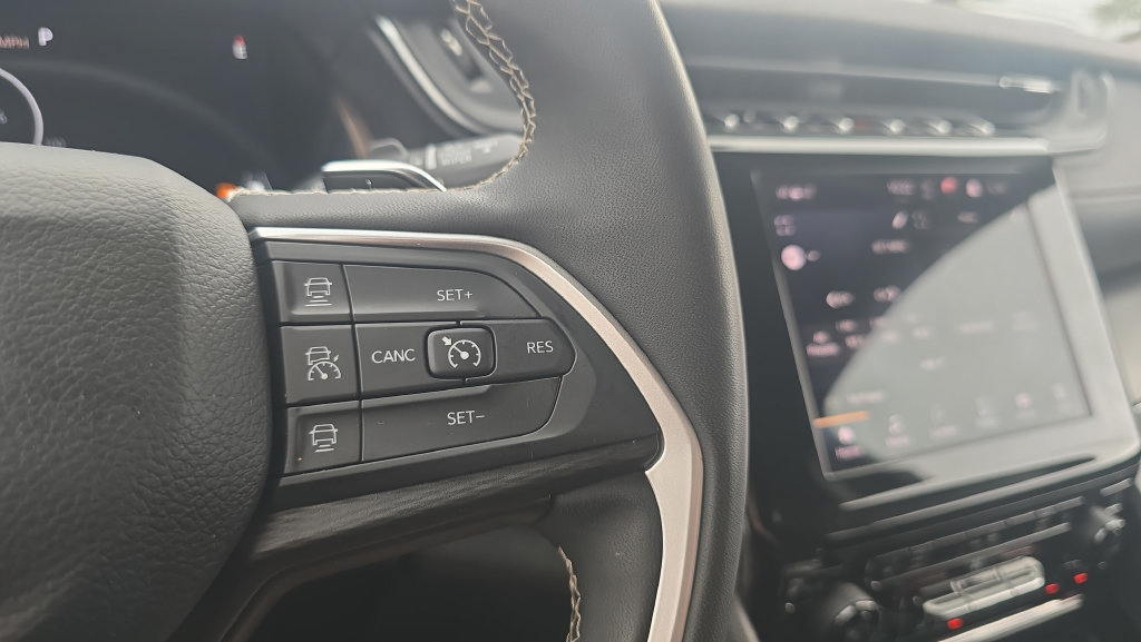 Used 2023 Jeep Grand Cherokee L Laredo w/ Luxury Tech Group I AWD/4WD image 25