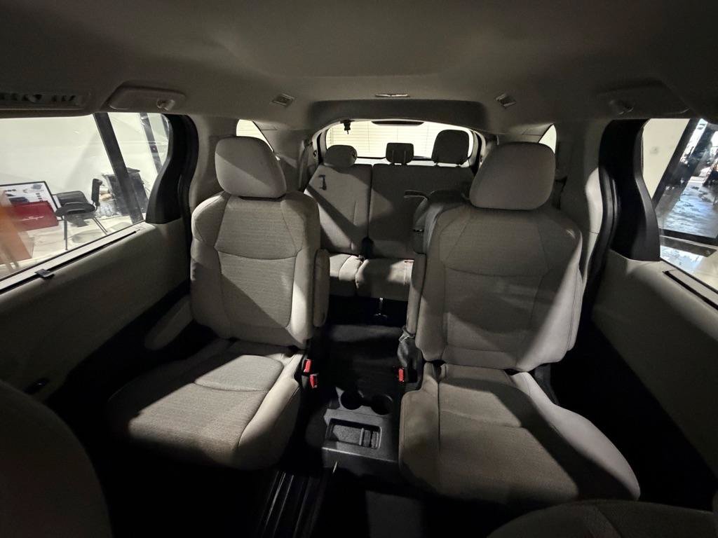 Used 2023 Toyota Sienna LE FWD image 18