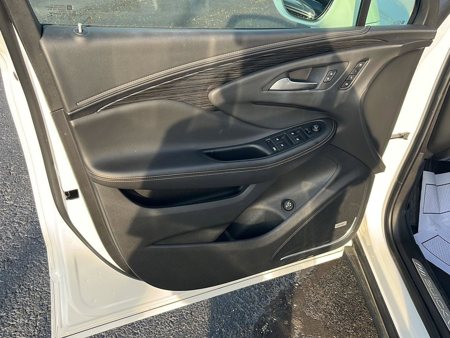 Used 2017 Buick Envision Premium w/ LPO, Cargo Package image 18