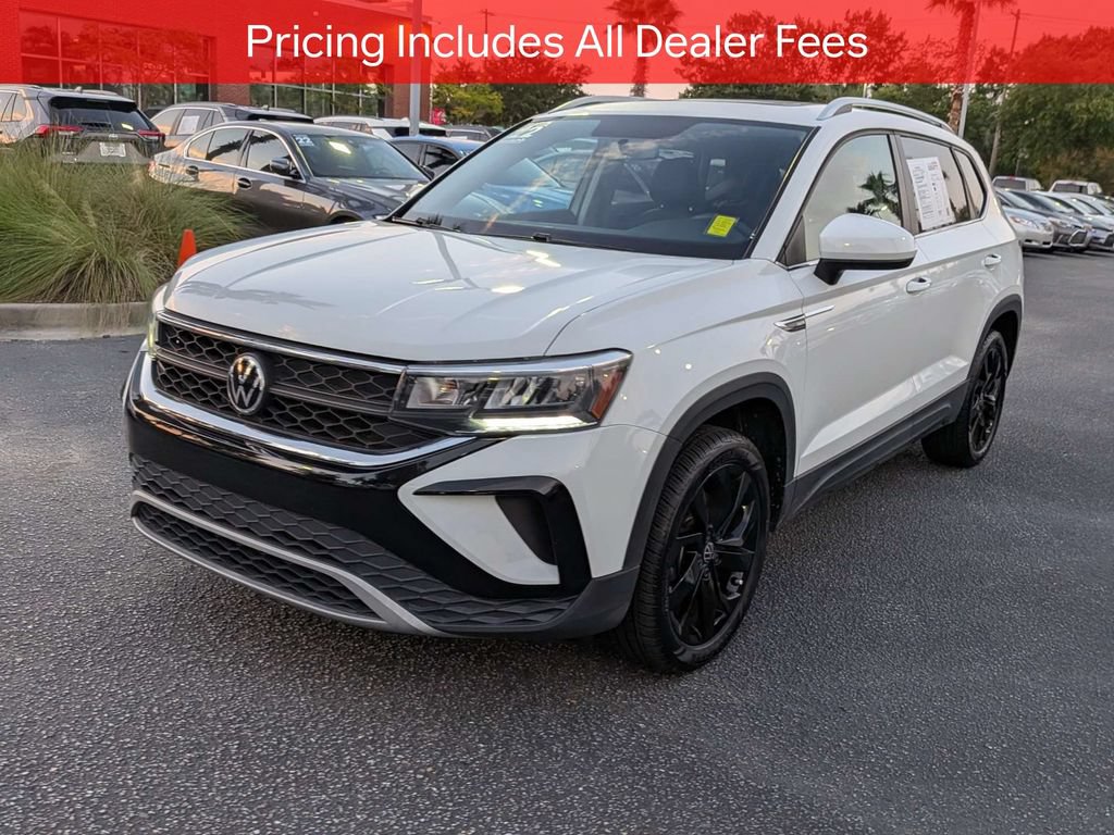 Used 2022 Volkswagen Taos SE w/ Panoramic Sunroof Package FWD image 8