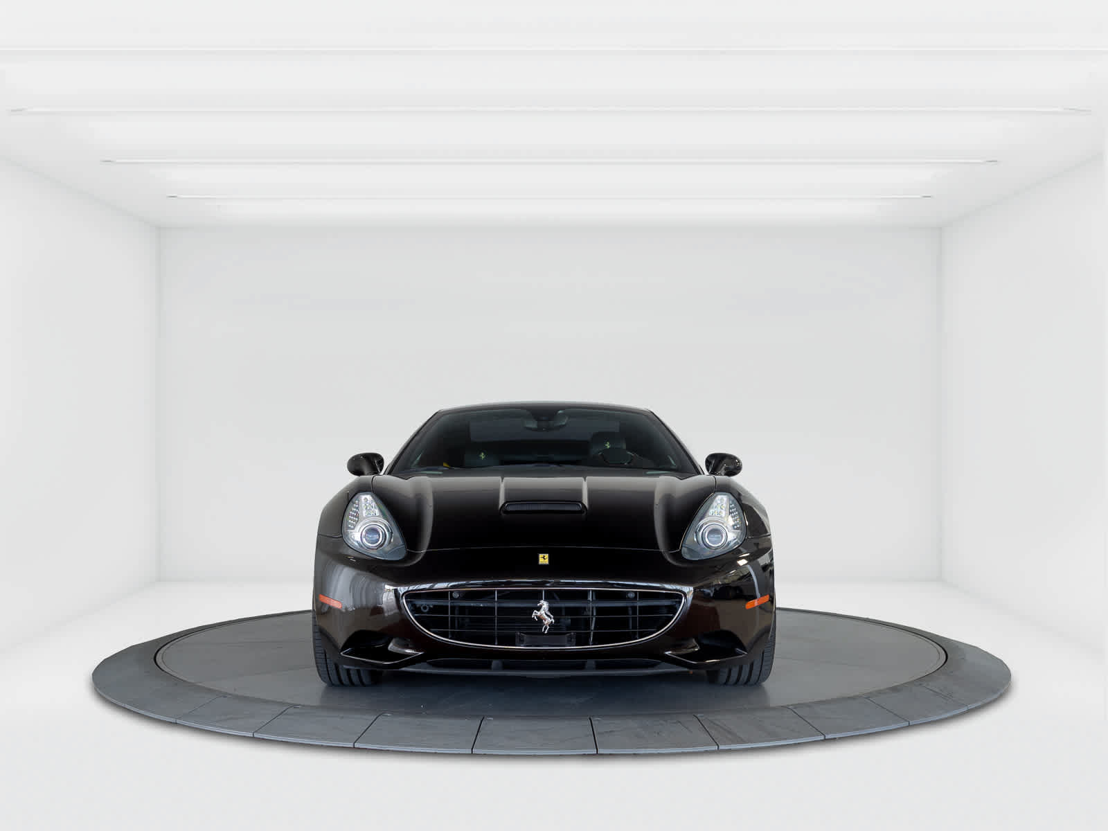 Used 2014 Ferrari California RWD image 8