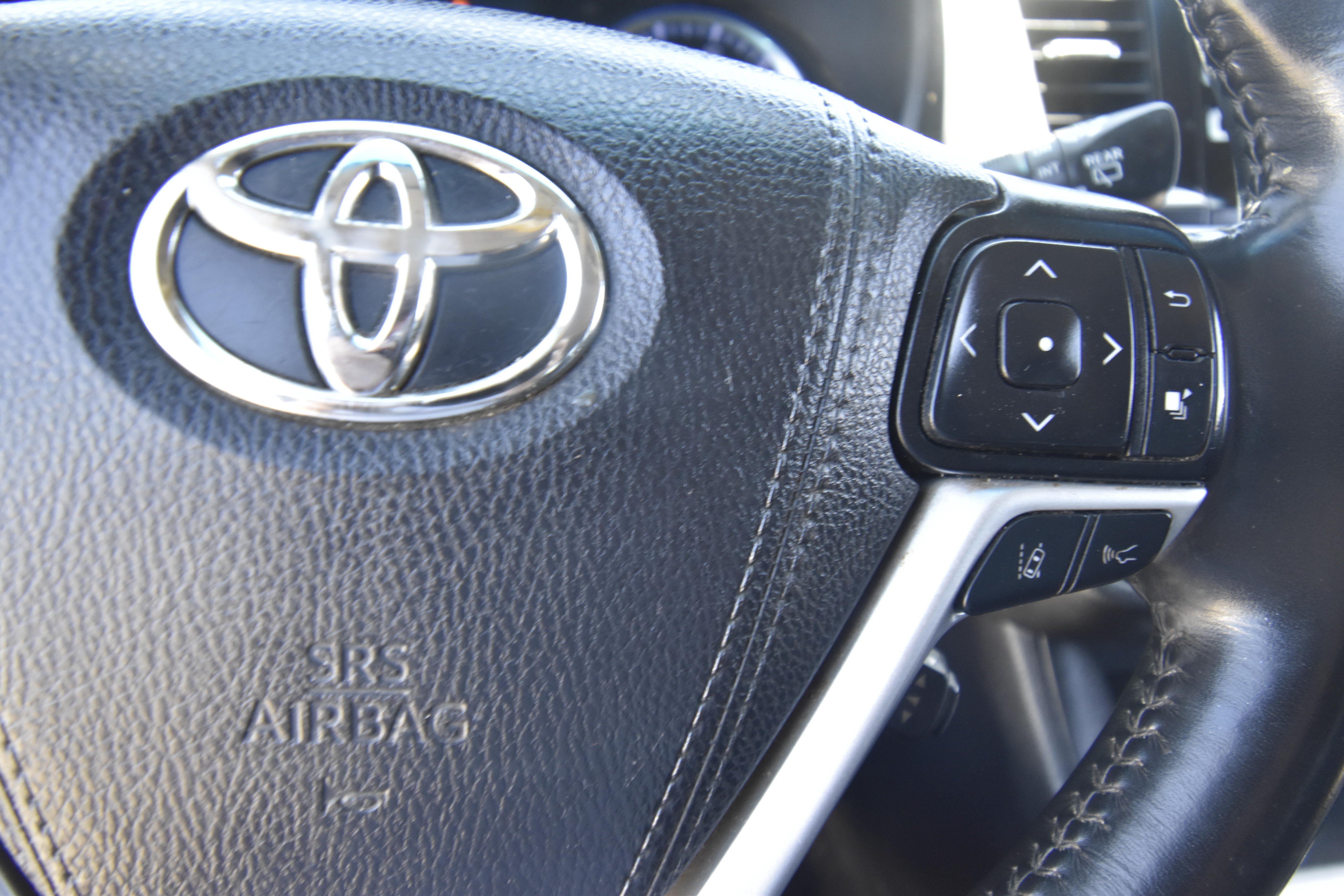 Used 2019 Toyota Highlander XLE FWD image 15