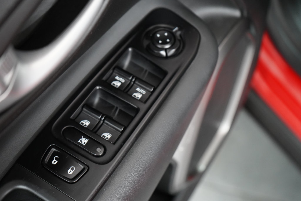 Certified 2023 Jeep Renegade Latitude AWD/4WD image 18