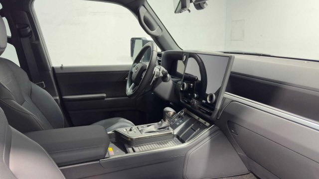 Used 2024 Lexus GX 550 w/ Cold Area Package AWD/4WD image 13