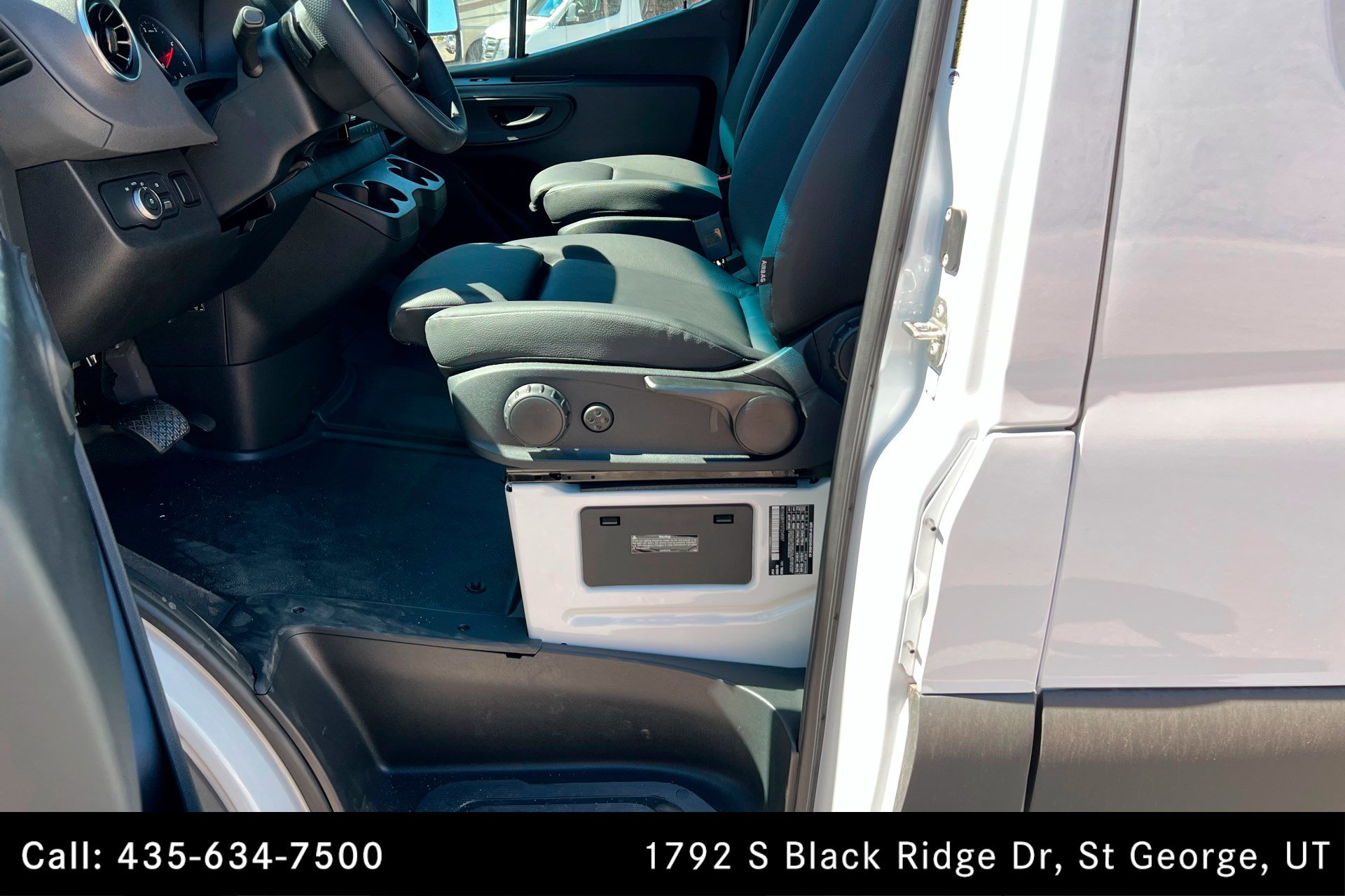 Used 2025 Mercedes-Benz Sprinter 2500 image 16