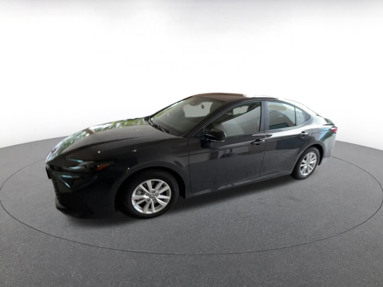 Used 2025 Toyota Camry LE image 7