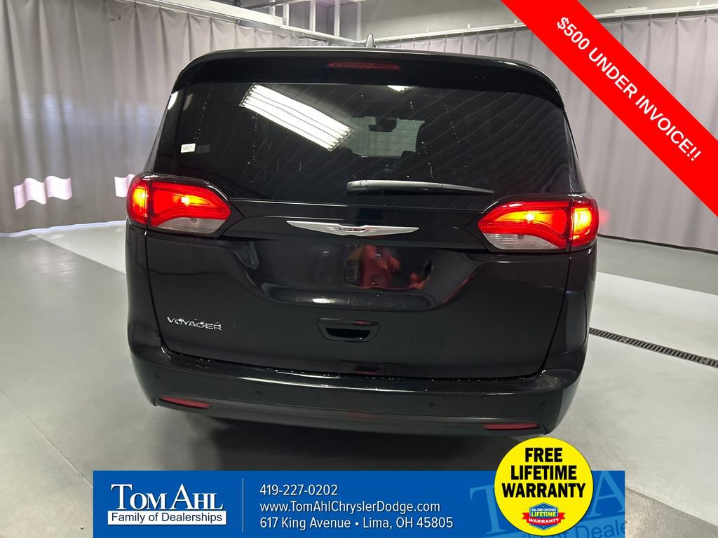 New 2026 Chrysler Voyager LX image 6
