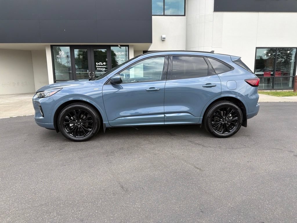 Used 2023 Ford Escape ST-Line Elite w/ Premium Technology Package AWD/4WD image 2