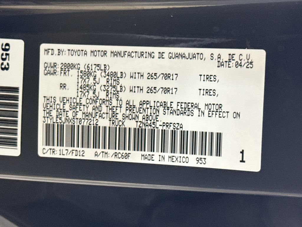 Certified 2025 Toyota Tacoma TRD Off-Road AWD/4WD image 36