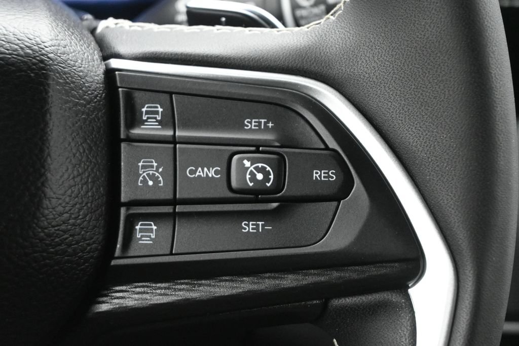 Used 2024 Jeep Grand Cherokee L Altitude AWD/4WD image 7
