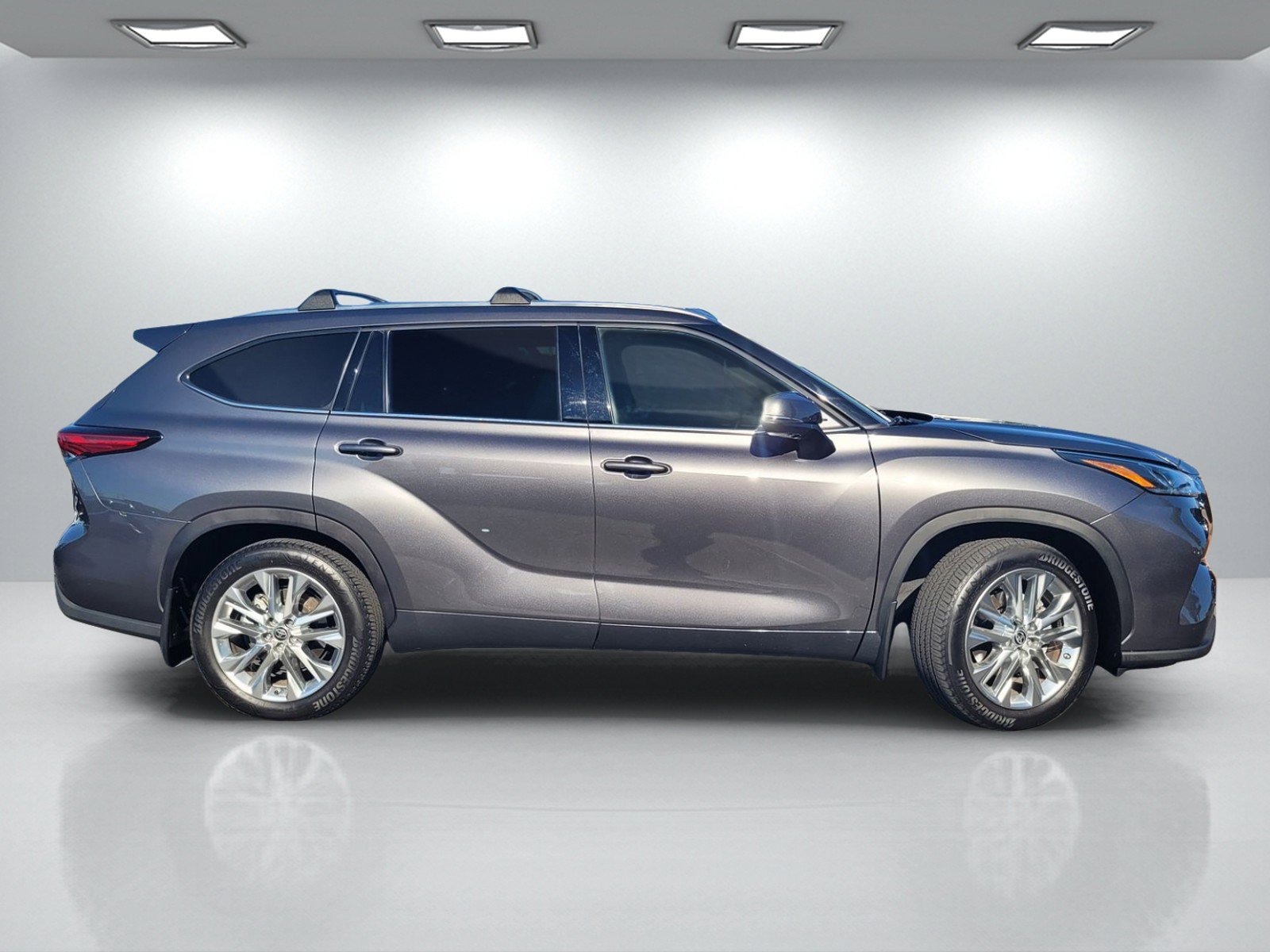 Used 2022 Toyota Highlander Limited AWD/4WD image 3