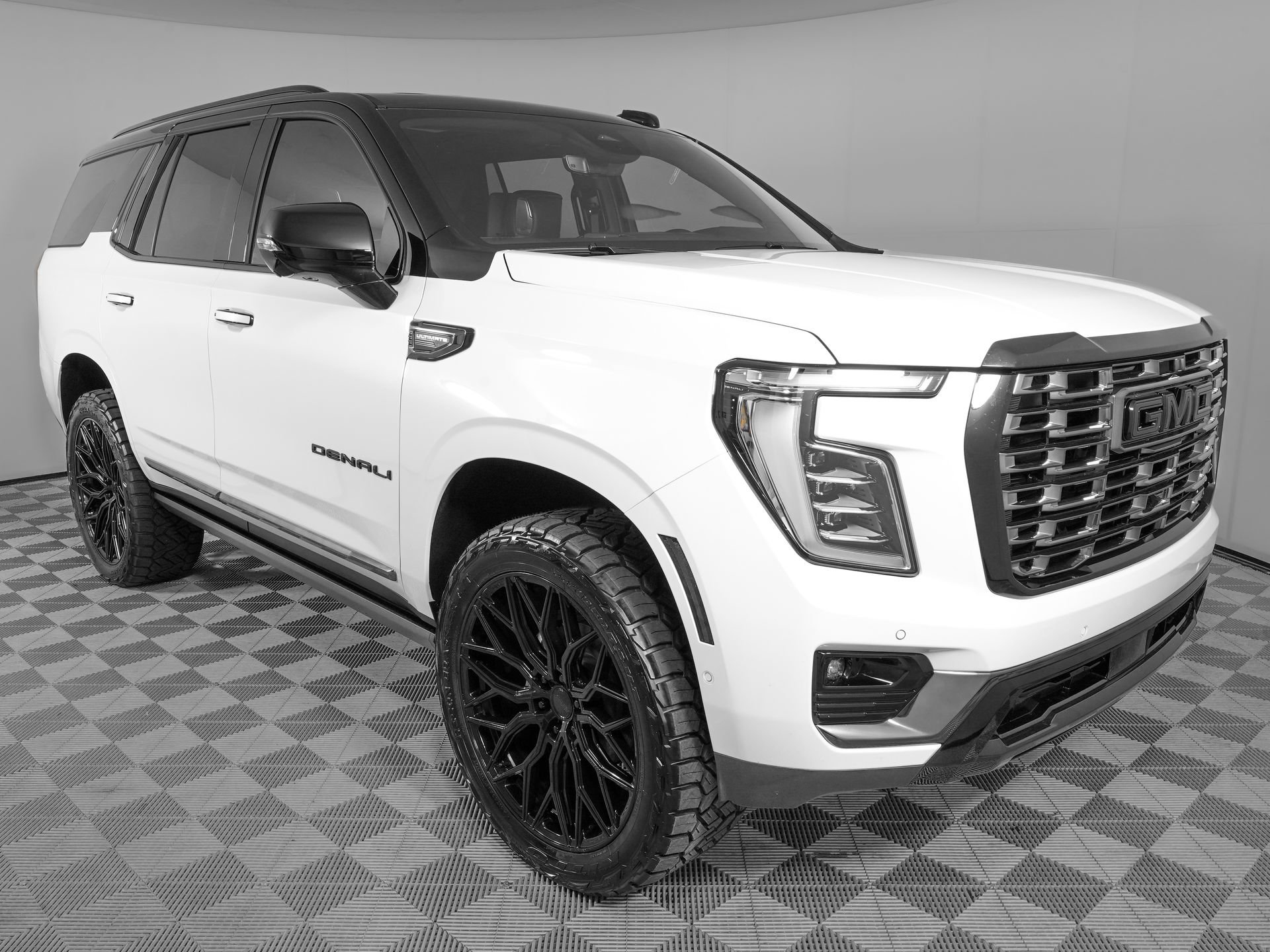 Used 2026 GMC Yukon Denali Ultimate AWD/4WD image 3