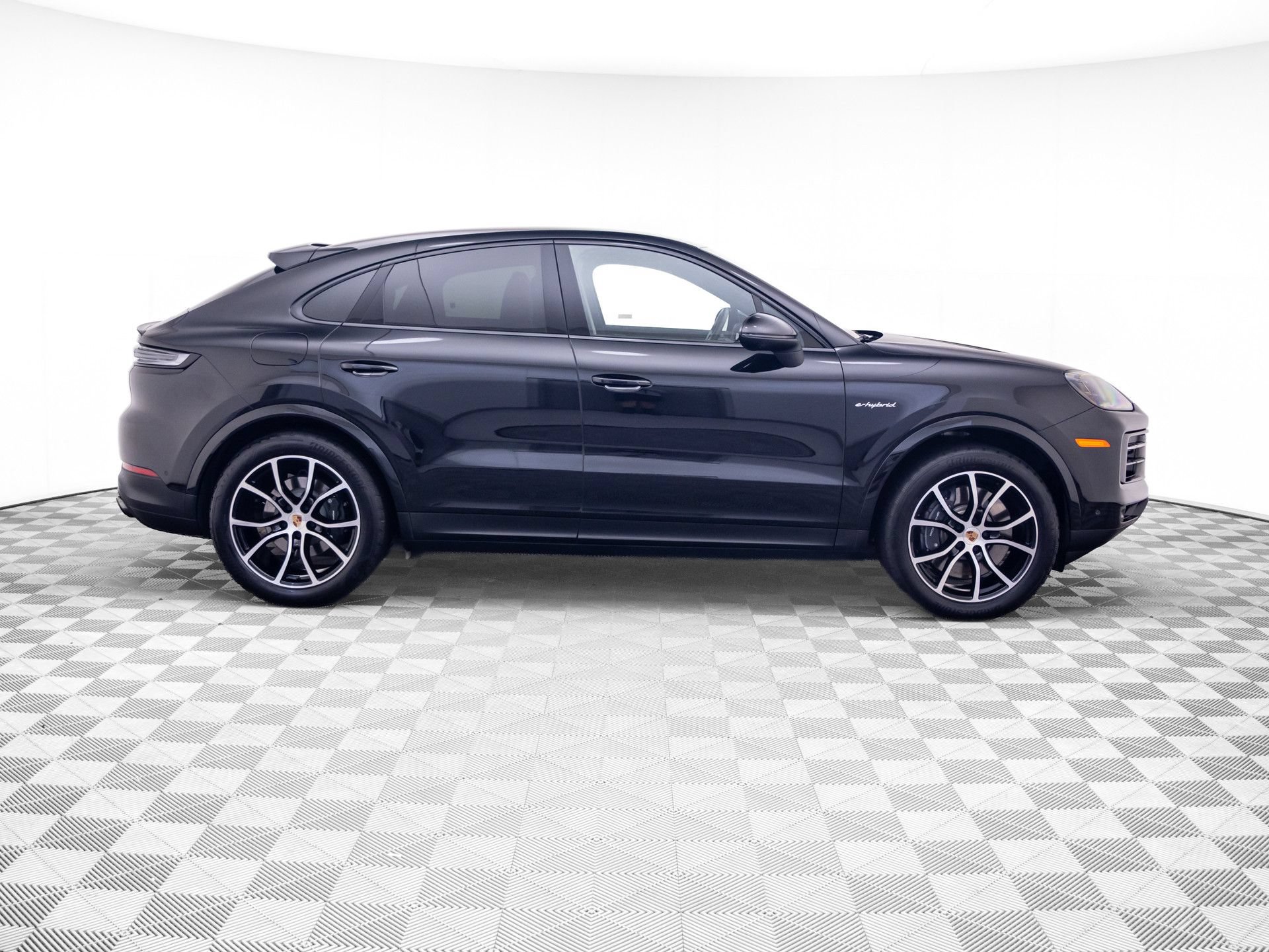 Certified 2025 Porsche Cayenne E-Hybrid Coupe AWD/4WD image 7