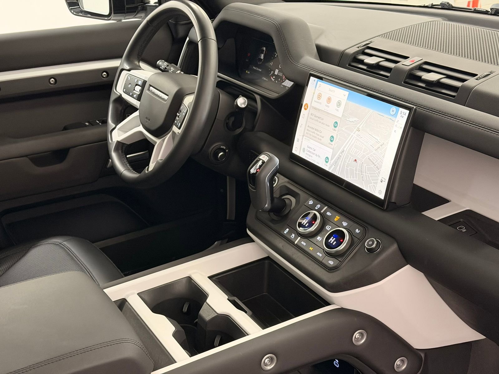 Used 2025 Land Rover Defender 110 S AWD/4WD image 9