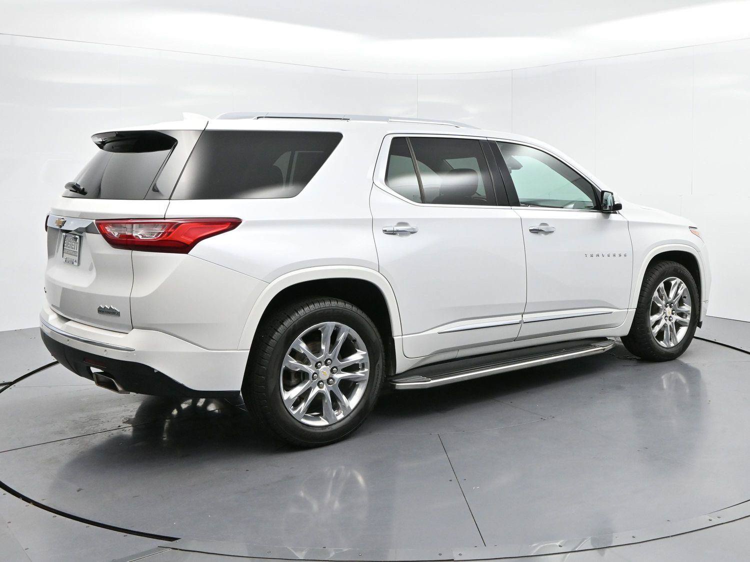 Used 2019 Chevrolet Traverse High Country w/ LPO, Floor Liner Package AWD/4WD image 7