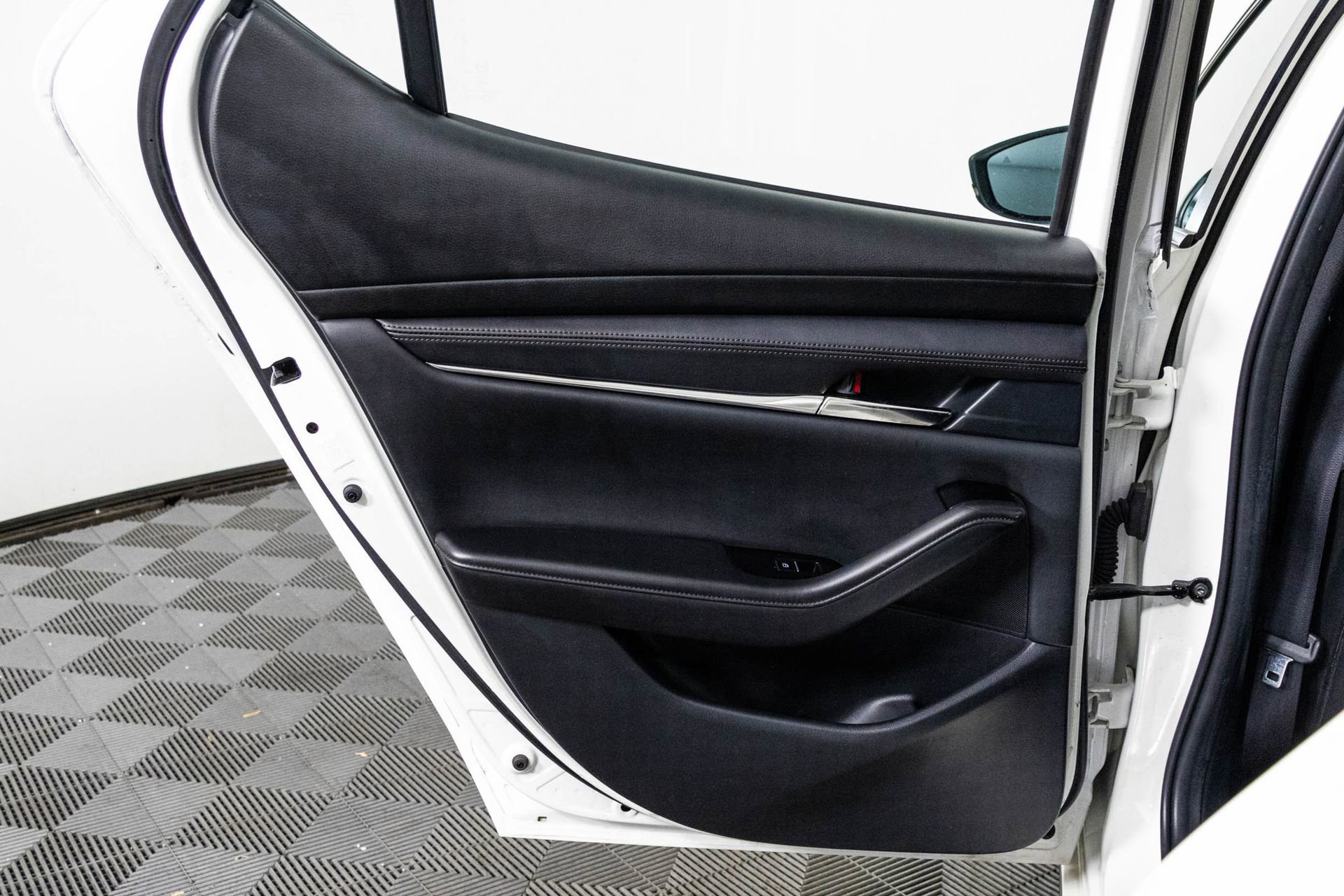 Used 2023 MAZDA MAZDA3 s image 38