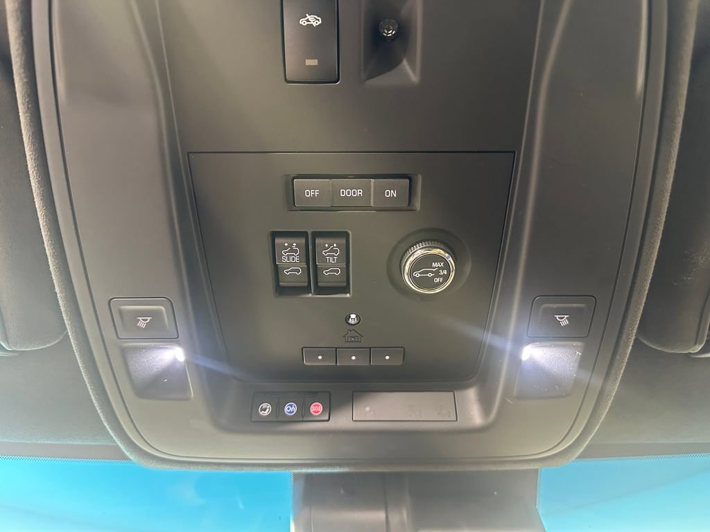 Used 2018 Cadillac Escalade ESV Platinum AWD/4WD image 23
