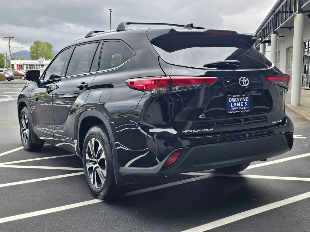Used 2022 Toyota Highlander XLE AWD/4WD image 5